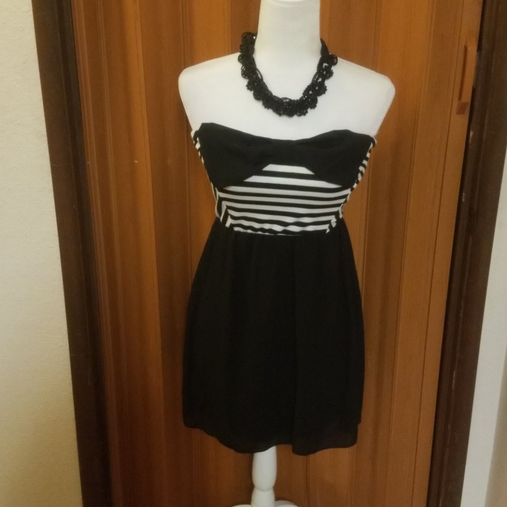 NEW MODE BLACK AND  WHITE BOW DRESS
